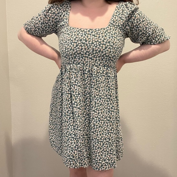 American Eagle Outfitters Dresses & Skirts - AE square neck green floral sun dress large